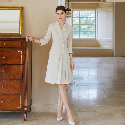 AD米色连衣裙女2024新款夏季轻奢高级感百褶裙主持人演讲职业装 商品图1