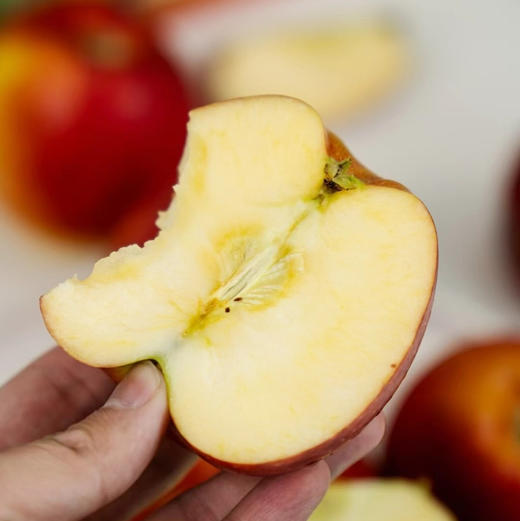 爱妃苹果，9只定制礼盒装，爱妃苹果脆爽香甜，拥有红宝石般的色泽，抗氧化。 商品图6