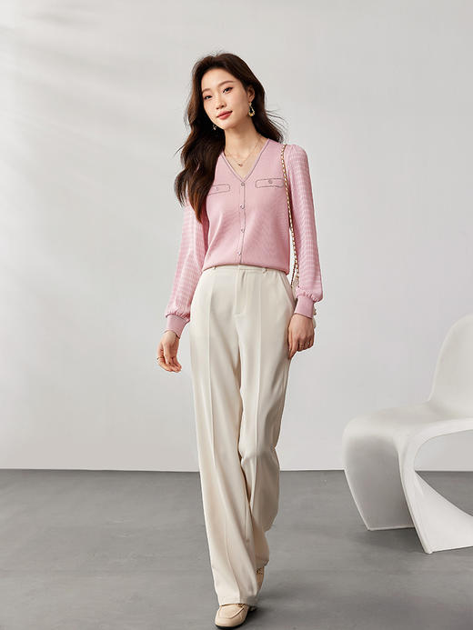 【专属特惠】熙世界小香风粉色V领针织衫2024秋季新款气质长袖拼接软糯上衣 商品图3