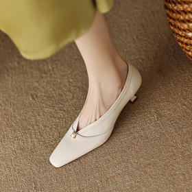 【预售5天】米色杏色珍珠方头法式复古优雅气质高跟鞋女细跟浅口单鞋WC&M9961