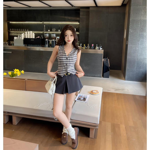 清仓捡漏 LINCHAOZHANG【落跑甜心】LW240394 格子马甲 LQ240345H半裙时尚套装 商品图3