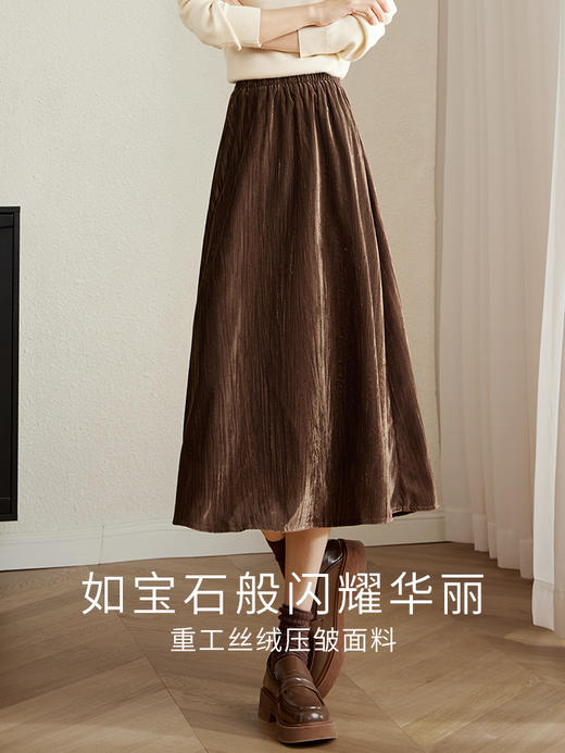 【年终特卖】熙世界复古深棕色金丝绒半身裙2025秋冬新款高腰显瘦a字裙长裙 商品图1