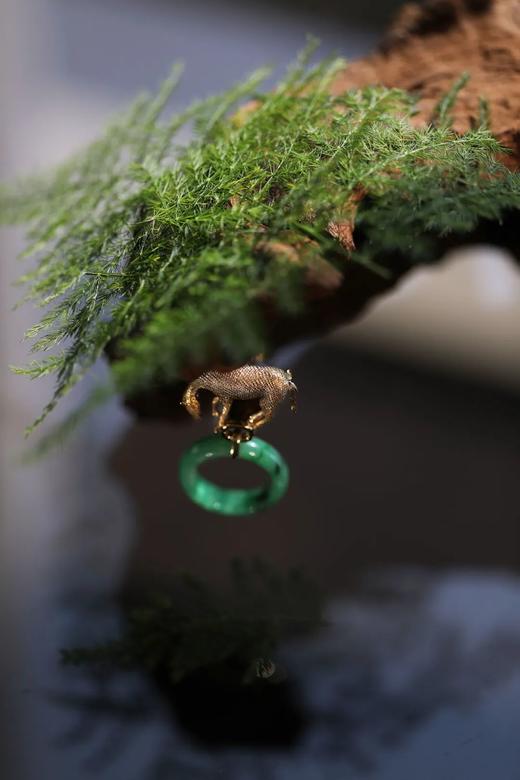 意境与功能并存｜马饮水胸针&眼镜挂 商品图3