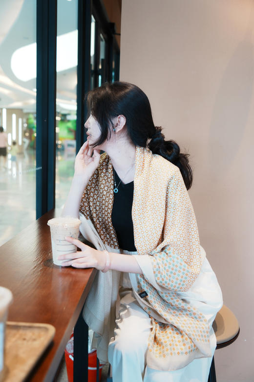🏅品牌授权❗亏清39.9秒杀❗️银泰撤柜，女明星超爱的时尚单品！专柜牛货！ 德国🇩🇪轻奢设计师品牌【MONZECI KOIMS轻奢丝巾】优雅大气 商品图5
