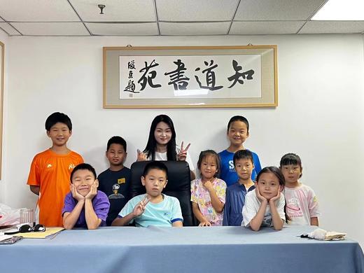 【知道书苑69.9元4次课/14天有效期】6人标准班  1.5小时/次课  国家文化部书画考级定点机构，致力于弘扬中国传统书画和传统国学。 如风生活特惠 商品图0