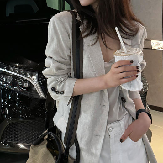 ROMI STUDIO “自我轮廓” 100%雨露麻肌理感阔型西装外套 431W1053 商品图4