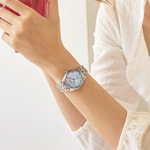 西铁城/CITIZEN光动能表盘时尚钢带女士手表EM1140-80D 商品图11