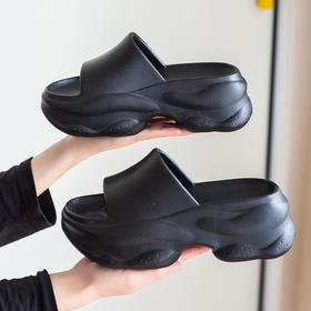 【时尚百搭松糕底拖鞋】新款松糕底拖鞋女夏外穿厚底，超强抓地力 #45°止滑，EVA家用时尚超软踩屎感凉拖鞋女QQ