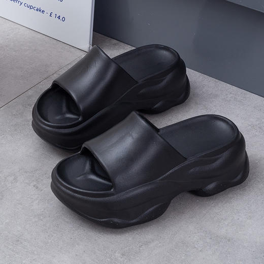 【时尚百搭松糕底拖鞋】新款松糕底拖鞋女夏外穿厚底，超强抓地力 #45°止滑，EVA家用时尚超软踩屎感凉拖鞋女QQ 商品图5