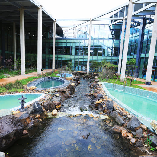 雪季早鸟！2~3晚【长白山希尔顿逸林温泉酒店】寒假/元旦可用！含2大1小滑雪权益、临溪火山温泉、景区VIP通道、长白山高铁站接送等，长白山滑雪早鸟早订才划算~ 商品图4