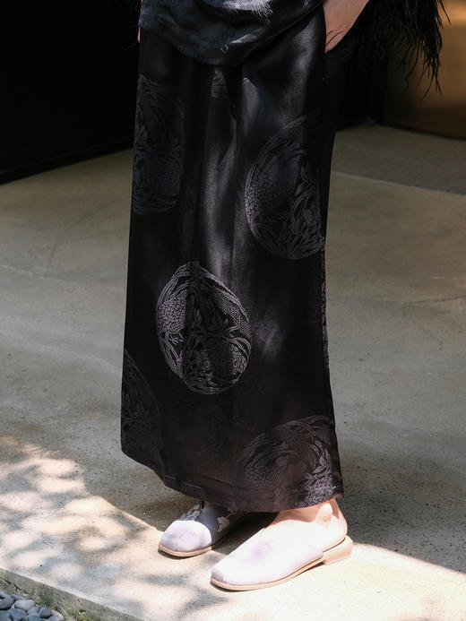 盛唐婧 |如意团花半身裙-黑色 商品图0