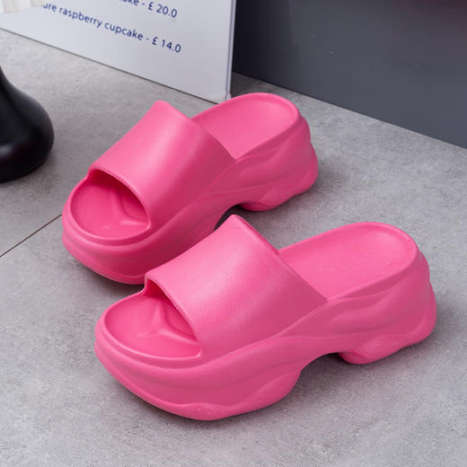 【时尚百搭松糕底拖鞋】新款松糕底拖鞋女夏外穿厚底，超强抓地力 #45°止滑，EVA家用时尚超软踩屎感凉拖鞋女QQ 商品图7