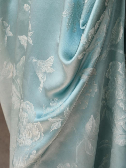 瑕疵|盛唐牡丹 |冠乐绉水蓝芙蓉花V领长裙(配腰带 )[特价品]](特殊商品不退不换) 商品图4