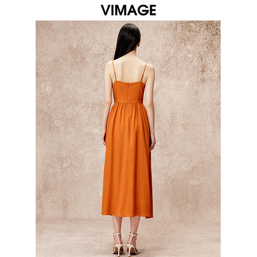 VIMAGE纬漫纪时尚露背时尚简约显瘦吊带橙色连衣裙秋新款V2207817 商品图5