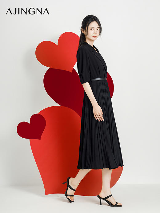 【商场同款】阿菁娜2024秋季新款V领平驳头压褶连衣裙A29Q112069 商品图3