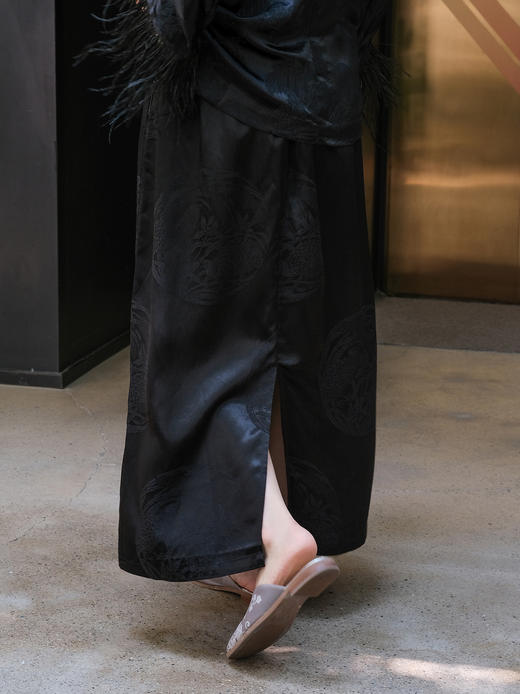 盛唐婧 |如意团花半身裙-黑色 商品图2