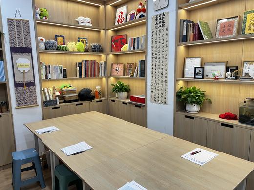 【知道书苑69.9元4次课/14天有效期】6人标准班  1.5小时/次课  国家文化部书画考级定点机构，致力于弘扬中国传统书画和传统国学。 如风生活特惠 商品图1