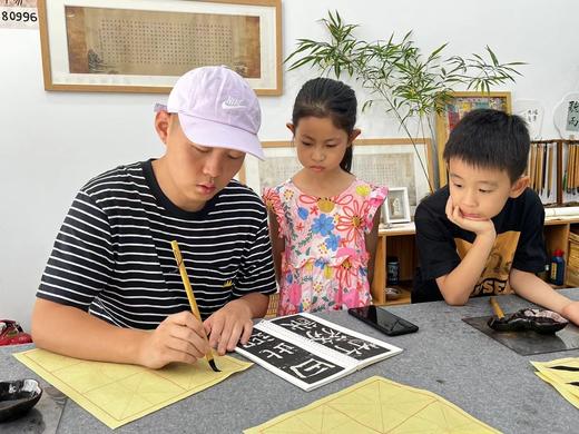 【知道书苑69.9元4次课/14天有效期】6人标准班  1.5小时/次课  国家文化部书画考级定点机构，致力于弘扬中国传统书画和传统国学。 如风生活特惠 商品图2