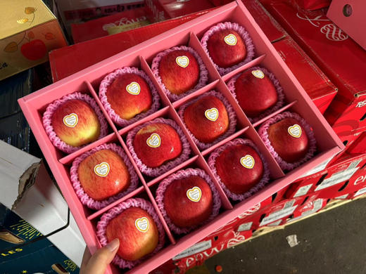 apple 直译就是神吃的苹果 来自新西兰纯净的土地 水蜜桃和苹果的结合