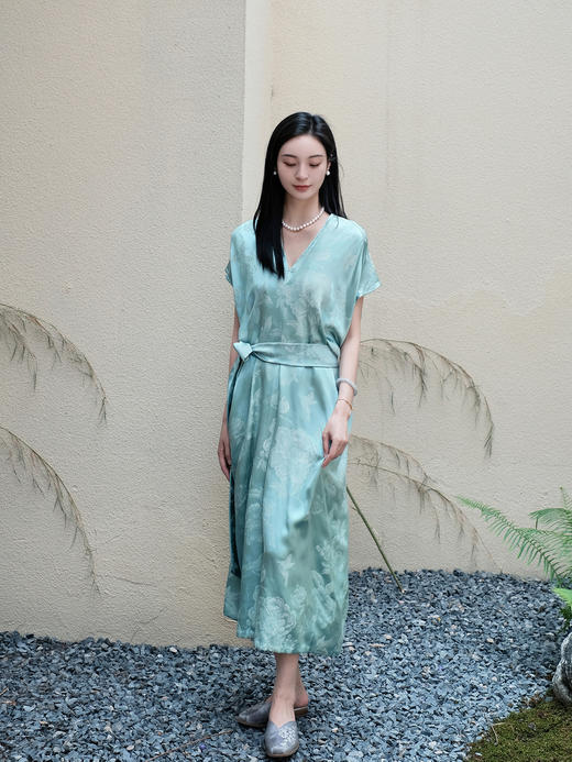瑕疵|盛唐牡丹 |冠乐绉水蓝芙蓉花V领长裙(配腰带 )[特价品]](特殊商品不退不换) 商品图0