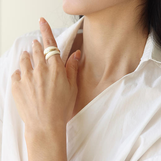 【戚薇&胡杏儿&宋佳&宋妍霏&张婧仪同款】Art Nouveau新艺术时期 | 奥斯白色珐琅戒指 商品图4