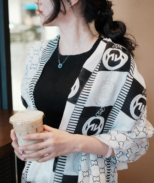 🏅品牌授权❗亏清39.9秒杀❗️银泰撤柜，女明星超爱的时尚单品！专柜牛货！ 德国🇩🇪轻奢设计师品牌【MONZECI KOIMS轻奢丝巾】优雅大气 商品图1