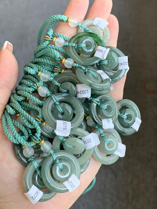 【直播大场福利】冰种翡翠深色子母扣吊坠  吉祥如意 平安顺遂 随机发货 含证书 商品图3