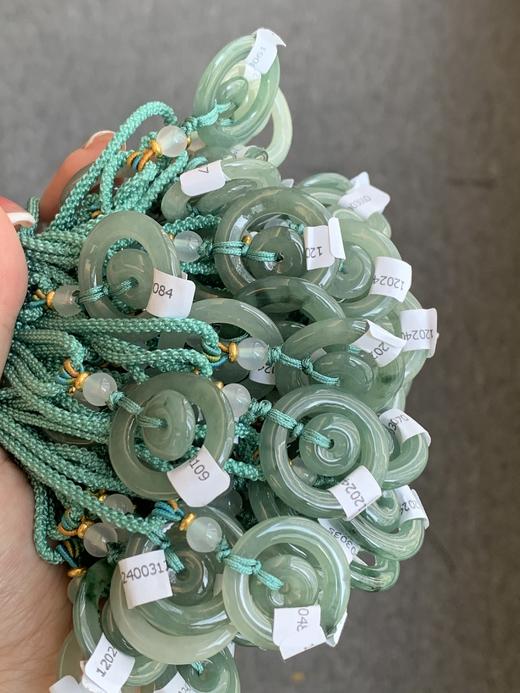 【直播大场福利】冰种翡翠深色子母扣吊坠  吉祥如意 平安顺遂 随机发货 含证书 商品图5