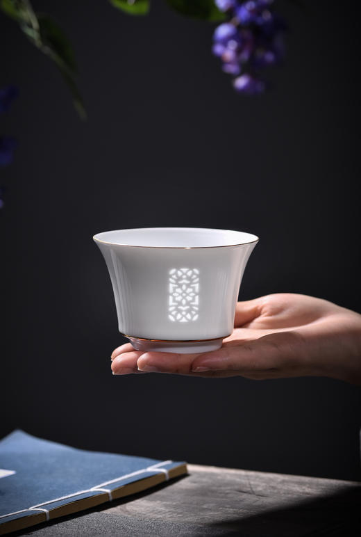 富玉  景德镇玲珑描金窗花三才盖碗 商品图0