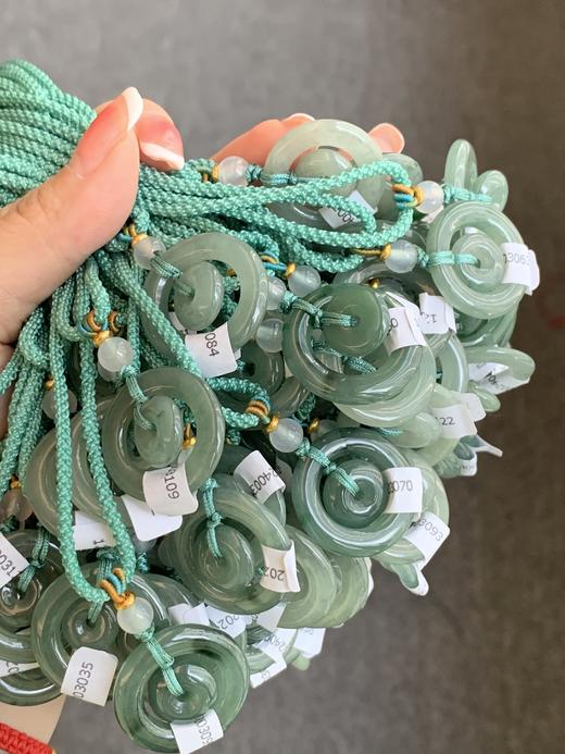 【直播大场福利】冰种翡翠深色子母扣吊坠  吉祥如意 平安顺遂 随机发货 含证书 商品图2