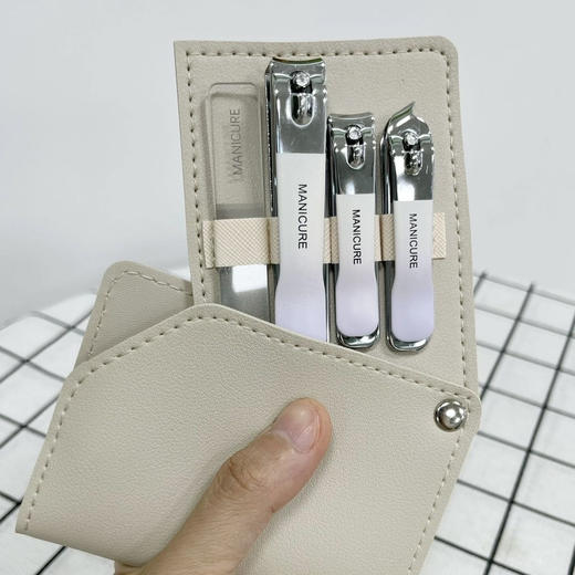 🔥指甲刀4️⃣件套💰7.9‼️【‌渐变指甲钳套装】‬福利秒杀💢采用皮套旋转设计🛑收纳方便👍 商品图4