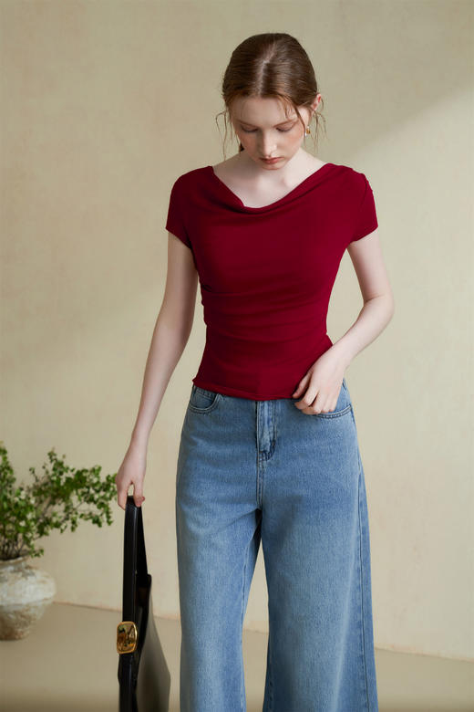 【限时折扣】慵懒感基础款短袖T恤女通勤风荡领一字肩两穿上衣V0050554 商品图6