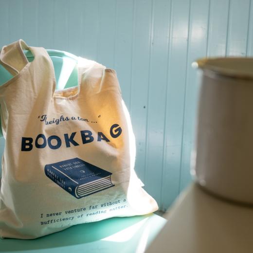 大书袋 阅相书店<水洗棉升级款>｜毛姆 ｜背心包购物袋｜260g纯棉水洗帆布内袋搭扣通勤学生上课大容量｜礼物周边纪念品｜上海译文出版社七海制造局七海日志 商品图4