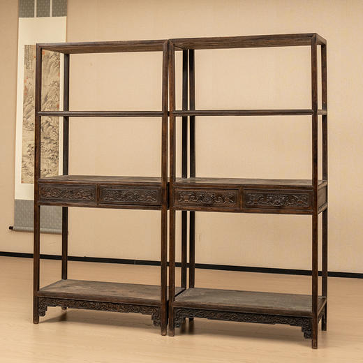 清早期 紫檀全敞式三层架格（一对） 商品图1