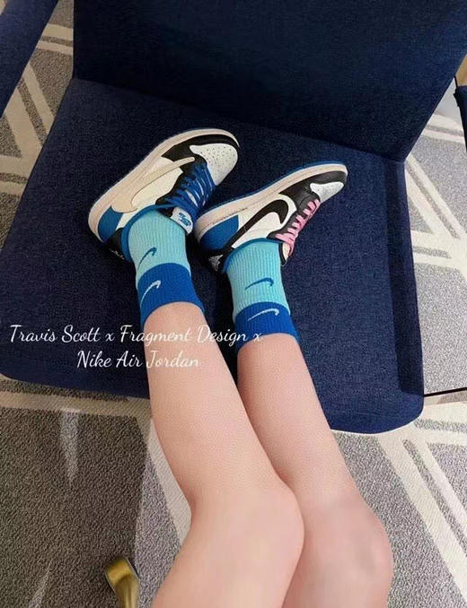 答应我yi定要买！今年爆火的NK拼接袜真的巨百搭 情侣款！ 商品图2