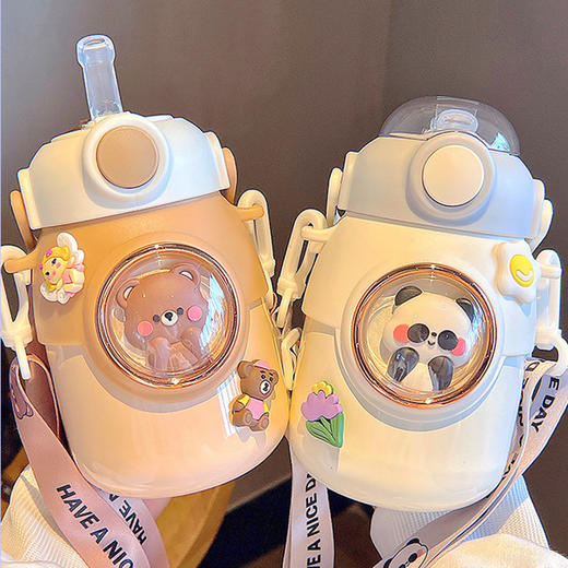 【胖墩墩大容量！316不锈钢保温水杯】大容量背带杯，儿童超喜欢；学生水壶，女神必备。卡通造型可爱，保温效果好；便捷提环，吸管设计方便饮水。出门必备良品，让你随时随地畅饮清凉！ 商品图1