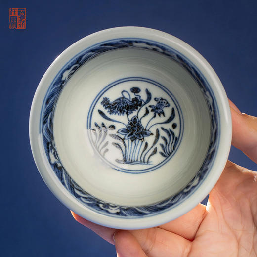 寒香慕古明青花鱼藻纹压手杯 商品图3