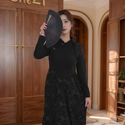 8/16奢姿大码女装2024秋季减龄五金盘扣拼接连衣裙胖妹妹V领时尚裙子9943832032 商品图2