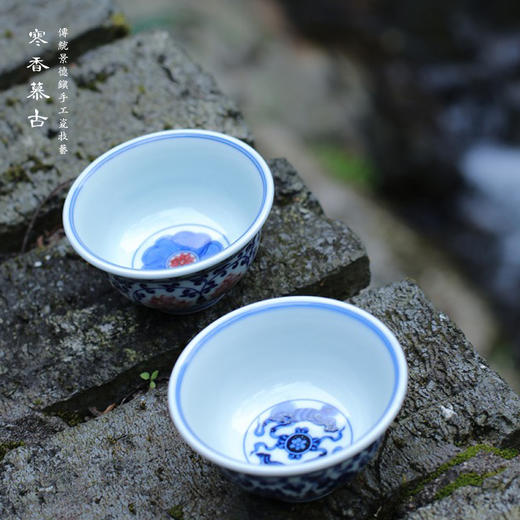 问鼎辛丑珍藏青花釉里红缠枝莲花卉压手杯（缺货）   青花缠枝莲鸳鸯纹压手杯（缺货） 商品图3