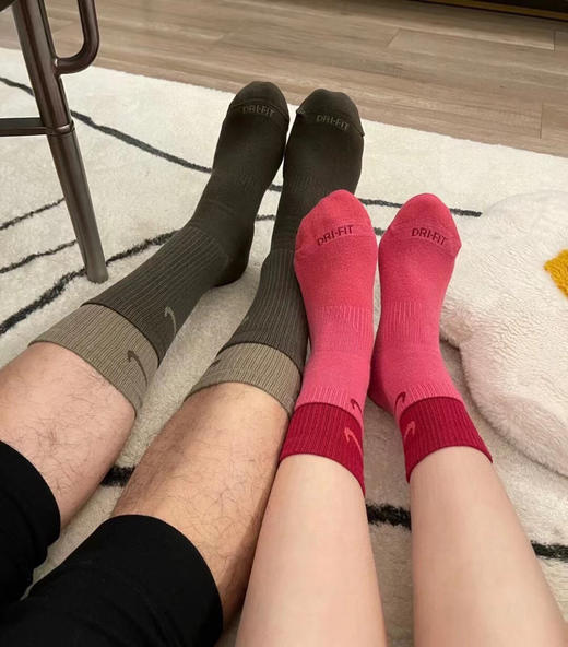 答应我yi定要买！今年爆火的NK拼接袜真的巨百搭 情侣款！ 商品图1