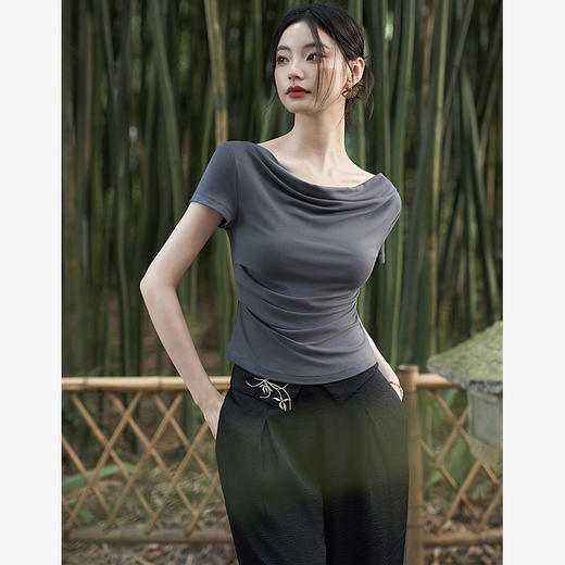 【限时折扣】慵懒感基础款短袖T恤女通勤风荡领一字肩两穿上衣V0050554 商品图8