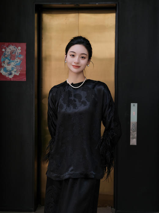 盛唐牡丹 |黑色冠乐绉斜襟上衣 商品图1