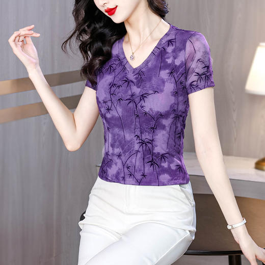 KQL-E249N9531夏季新款网纱印花植绒T恤时尚修身显瘦短袖V领打底衫 商品图1