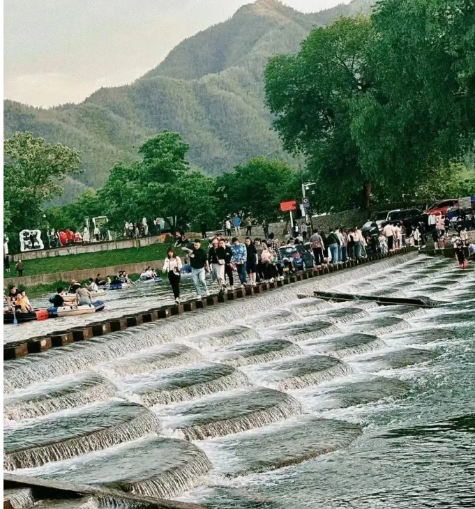 网红月亮湾途居房车露营二日游