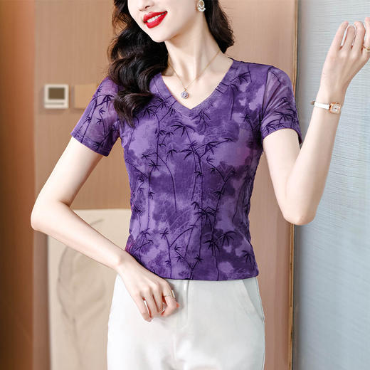 KQL-E249N9531夏季新款网纱印花植绒T恤时尚修身显瘦短袖V领打底衫 商品图3