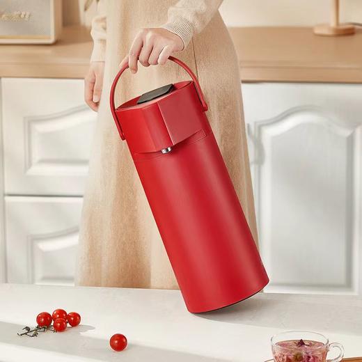 按压出水保温壶 | 按压出水更省力 5层锁温工艺24小时长效保温 2.2L大容量满足日常饮水 360°旋转底座接水更灵活 商品图2