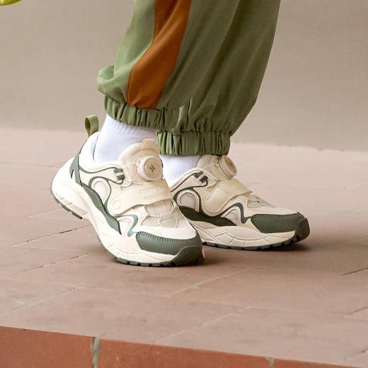 卡特兔童鞋儿童秋季新款女童老爹鞋网眼透气旋钮鞋男童运动鞋 商品图4