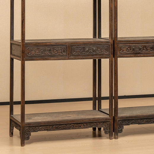 清早期 紫檀全敞式三层架格（一对） 商品图3