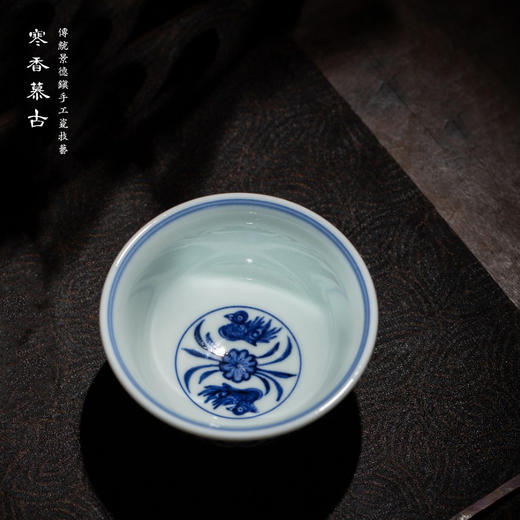 问鼎辛丑珍藏青花缠枝莲压手杯（鸳鸯纹 双狮戏球）（缺货） 商品图1