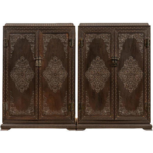 二十世纪 紫檀浮雕缠枝花卉纹盝顶扇柜（一对） 商品图5